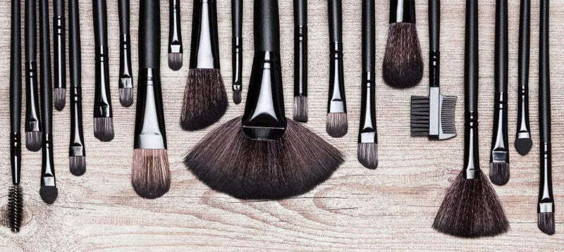 Guide: The 6 Best Makeup Brushes You Need in Your Kit