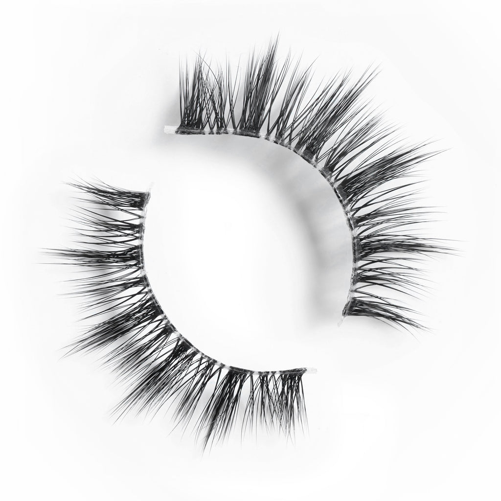 Robin lashes have slightly tapered ends, which add to the natural look.