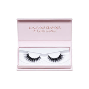 Beautiful lashes in Thuy lashes packaging